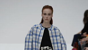 &bdquo;Carolina Herrera&ldquo; 2020 m. pavasario ir vasaros kolekcijos modelis