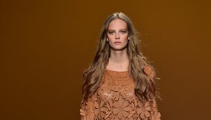 Alberta Ferretti 2015 m. pavasario-vasaros kolekcijos modelis
