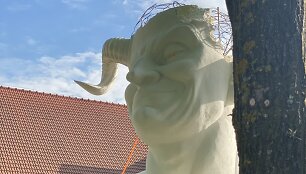 Pakruojo dvaras ruo&scaron;iasi gėlių festivaliui