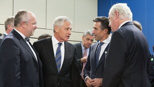 Kra&scaron;to apsaugos ministras Juozas Olekas (i&scaron; kairės), JAV gynybos sekretorius Chuckas Hagelis, NATO generalinis sekretorius Andersas Foghas Rasmussenas ir Europos Sąjungos i&scaron;orinių veiksmų tarnybos generalinis sekretorius Pierre'as Vimont'as
