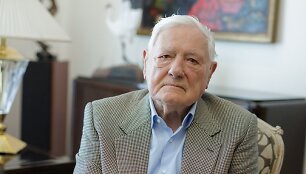 Valdas Adamkus savo namuose