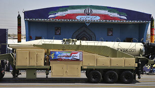 Penktadienį raketa &bdquo;Khoramshahr&ldquo; buvo vie&scaron;ai pademonstruota per paradą.