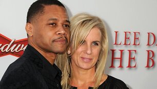 Cuba Goodingas jaunesnysis su žmona Sara Kapfer