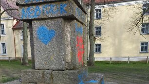 Dažais i&scaron;terliotas paminklas Rusnėje
