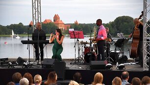 XIV muzikos festivalis &bdquo;Užutrakio vakarai&ldquo; vėl kviečia į koncertus Užutrakio dvare