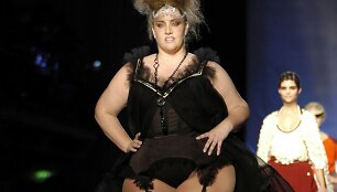 Velvet D'Amour per &bdquo;Jean Paul Gaultier&ldquo; kolekcijos pristatymą