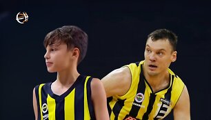 Lukas Jasikevičius pradėjo atstovauti Stambulo "Fenerbahče", kurioje yra žaidęs &Scaron;arūnas Jasikevičius.