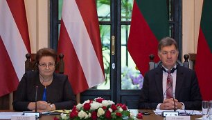 Latvijos premjerė Laimduota Straujuma ir Lietuvos premjeras Algirdas Butkevičius