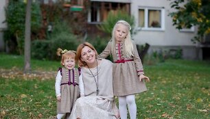 Verslininkė Inga Brokė su dukterimis 