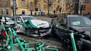 Į avariją pateko policininkų BMW