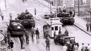 Čarlio kontrolės postas (Checkpoint Charlie) 