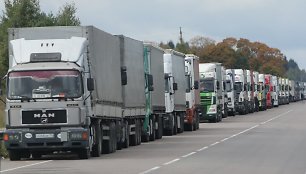 medininku pasienis muitine automobiliai eiles / 15min/Scanpix nuotr.