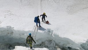 Atšaukus draudimą prasidėjusios ekspedicijos į Everestą pažymėtos mirtimi