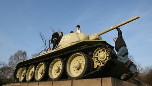 Sovietinis tankas Antrojo pasaulinio karo memoriale Berlyne