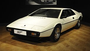 Sportinis automobilis „Lotus Esprit“ siejamas net su Džeimso Bondo nuotykiais