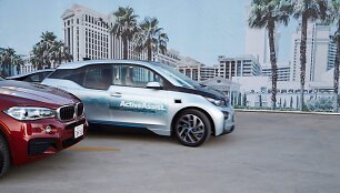 Be žmogaus įsiki&scaron;imo galintis įsiparkuoti &bdquo;BMW i3&ldquo;