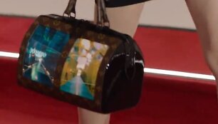 &bdquo;Louis Vuitton&ldquo; rankinė su dviem ekranais