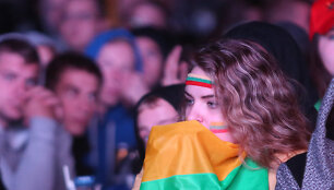 Vilniuje prie Baltojo tilto sirgaliai stebi Europos čempionato finalą