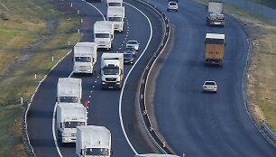Rusijos &bdquo;humanitarinės pagalbos&ldquo; sunkvežimiai prie Voronežo miesto