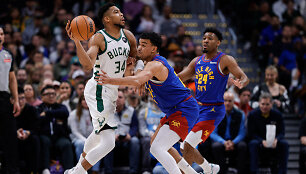 Giannis Antetokounpo (kairėje)