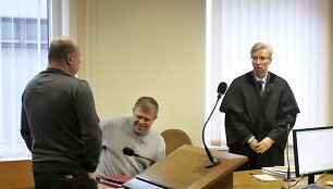 Klaipėdos apylinkės teisme teisiami įgaliojimus vir&scaron;iję trys pareigūnai.