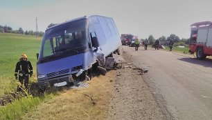 Palomenės kaime susidūrė keleivius vežęs autobusas ir „Toyota“