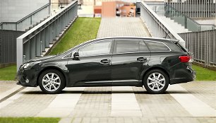 „Toyota Avensis“