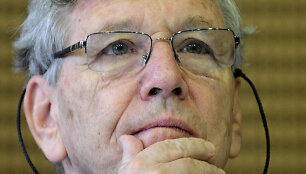 Amos Oz