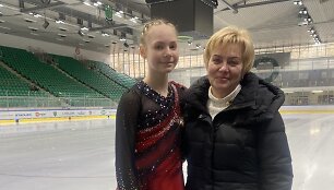 Nugalėtoja Agnė Ivanovaitė ir tr. Loreta Vitkauskienė