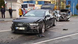 Išskirtinė „Audi“ ir „Ligier“ avarija: kaunietis mokė dukrą vairuoti – atskriejo kelių erelis