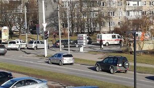 Kaune pareigūnė pakliuvo į avariją