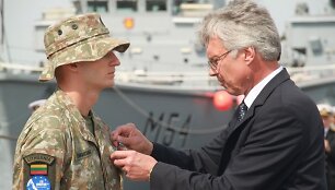 Apdovanoti tarptautinę operaciją prie Somalio krantų baigę kariai