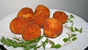 Sūrio spurgos su jalapenu.