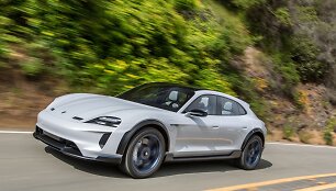 &bdquo;Porsche Mission E Cross Turismo&ldquo; i&scaron;riedės į gatves