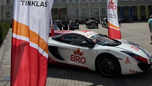 Stateta BRO žiedinių lenktynių treniruočių automobilis eksponuojamas renginyje „Aplink Lietuvą 2024“ Prezidento taurei laimėti