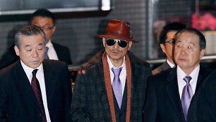 Kenichi Shinoda (viduryje)