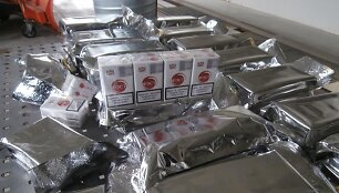 Ramoni&scaron;kių kelio poste sulaikytos benzine skendėjusios kontrabandinės cigaretės