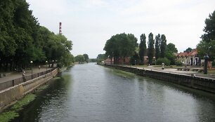 Klaipėdiečiai jau įprato matyti Danės krantinę tu&scaron;čią. Ilgai laukto &bdquo;Meridiano&ldquo; dar teks palaukti iki rudens. 