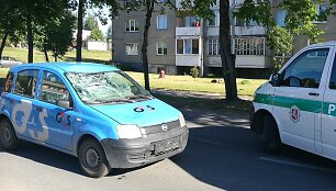 Neblaivus vairuotojas tarnybiniu G4S automobiliu Tauragėje partrenkė vyrą