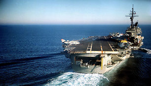 „USS Kitty Hawk“