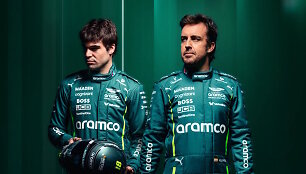 &bdquo;Aston Martin&ldquo; F1 komandos automobilis pristatymo Londone metu. Lance'as Strollas ir Fernando Alonso.