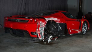 Sudaužytas &bdquo;Ferrari Enzo&ldquo;