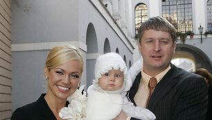 Foto naujienai: Eleganti&scaron;kos Ingridos Martinkėnaitės dukrelės krik&scaron;tynos