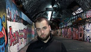 Remigijus Da&scaron;kevičius-Remis Retro pristatė Londone filmuotą dainą
