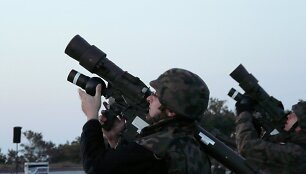 Lenkijoje gaminama ne&scaron;iojama prie&scaron;lėktuvinė raketinė sistema GROM.
