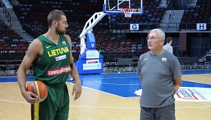 Jonas Valančiūnas prisijungė prie Lietuvos rinktinės