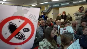 Remigijaus Žemaitaičio vizitą Alytuje aptemdė protestuotojai