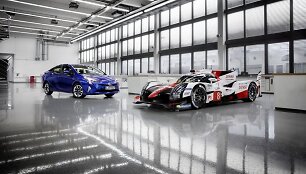 &bdquo;Toyota Gazoo Racing&ldquo; pristatė WEC lenktyninį automobilį