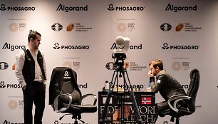 Janas Nepomniaščis ir Magnusas Carlsenas