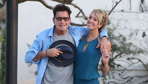 Charlie Sheenas ir Brett Rossi